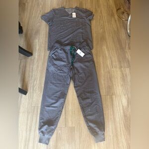 Figs set Leon 2 pocket scrub medical top tansen jogger Pants medium NWT gray